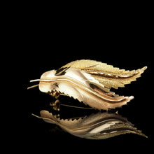 Load image into Gallery viewer, Vintage 18K Gold Feather Brooch with Twin Textured Design
