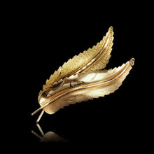 Load image into Gallery viewer, Vintage 18K Gold Feather Brooch with Twin Textured Design
