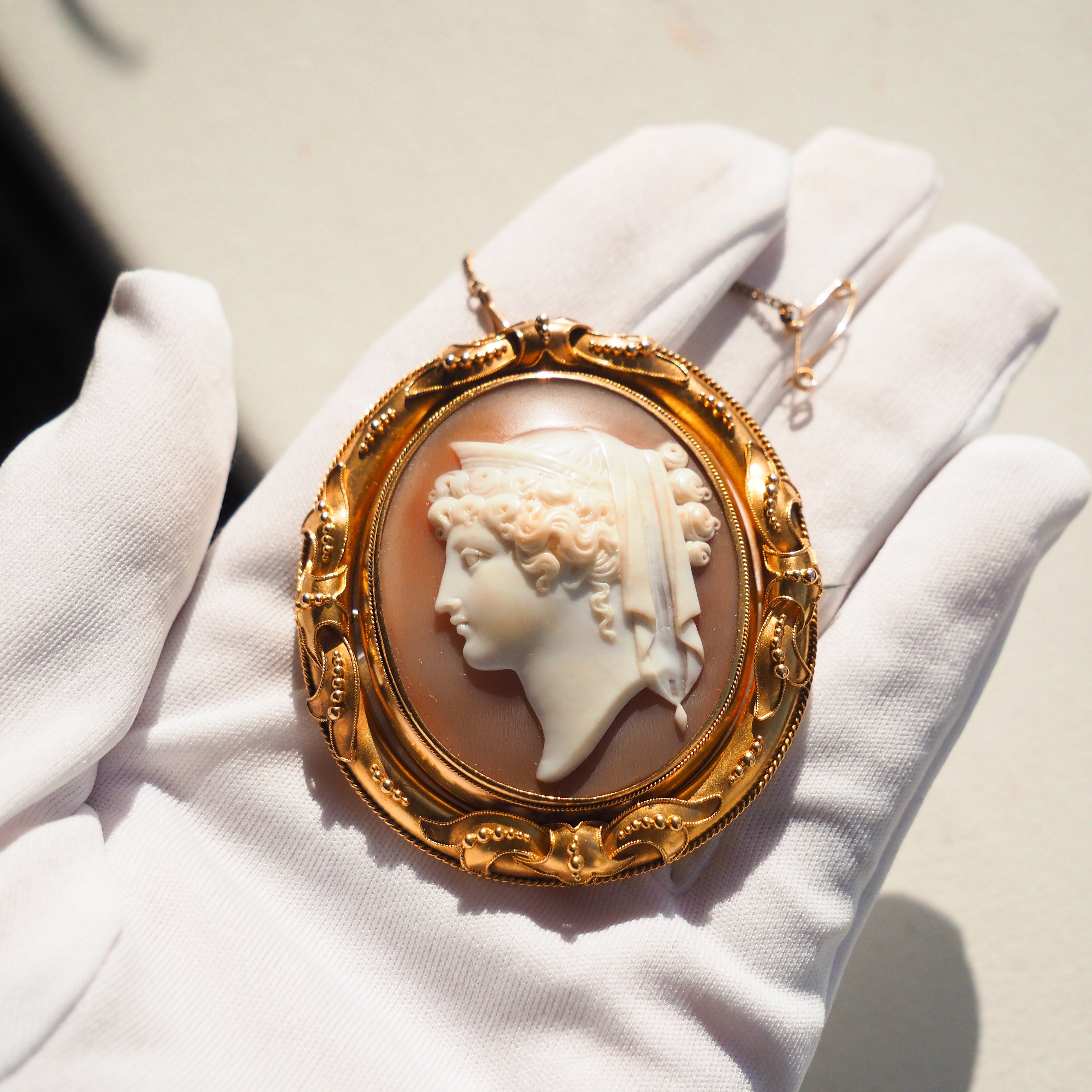 Antique Victorian 18K Gold Cameo Brooch Pendant Locket - c.1860