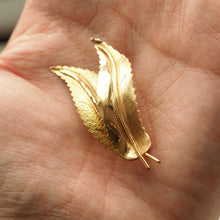 Load image into Gallery viewer, Vintage 18K Gold Feather Brooch with Twin Textured Design
